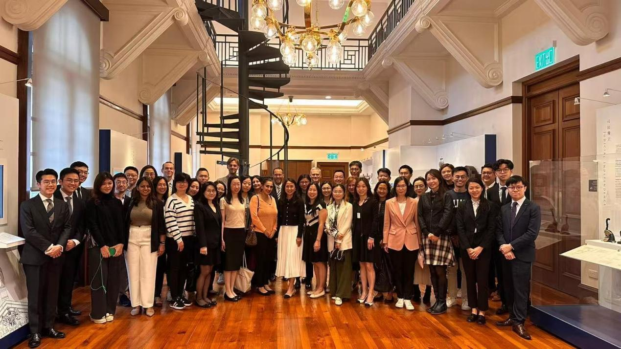 IRIS DENG访问香港终审法院获得实践经验